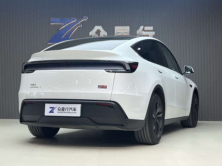 Фото 3 - Tesla Model Y