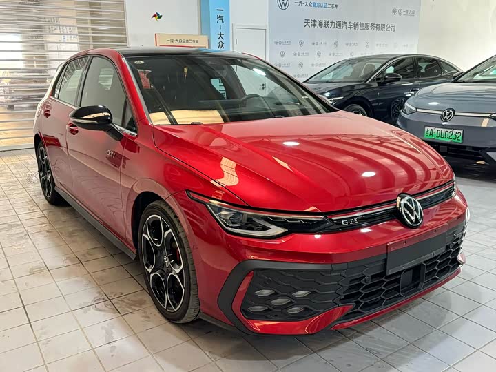 Фото 3 - Volkswagen Golf GTI