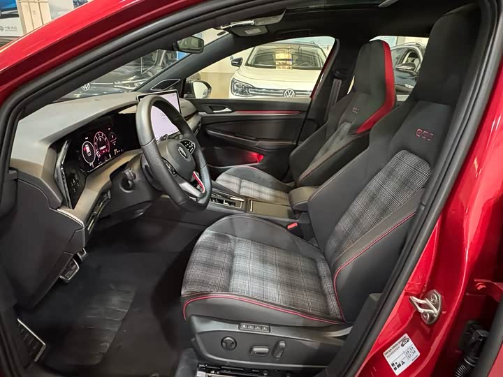 Фото 4 - Volkswagen Golf GTI