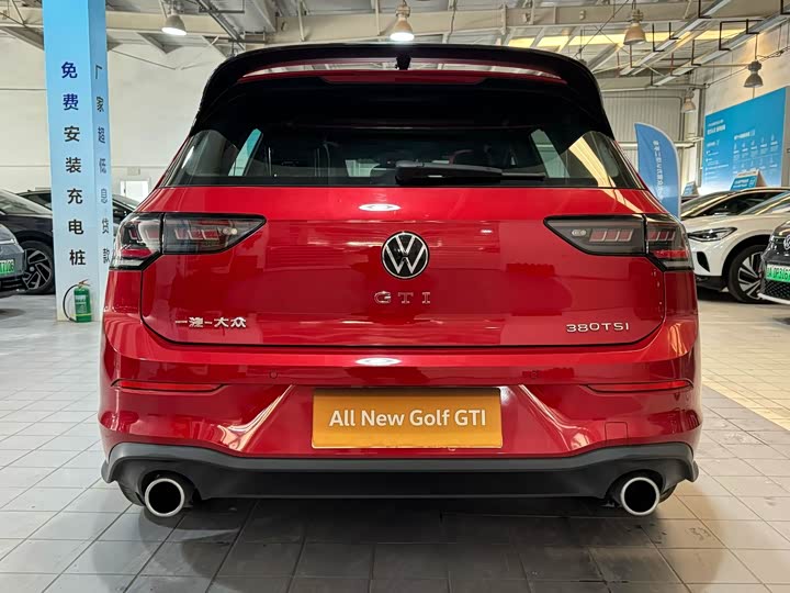 Фото 8 - Volkswagen Golf GTI