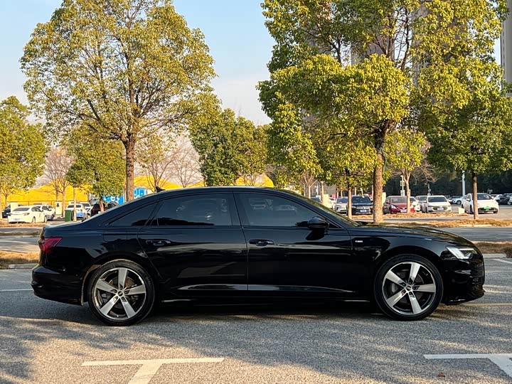 Фото 4 - Audi A6L