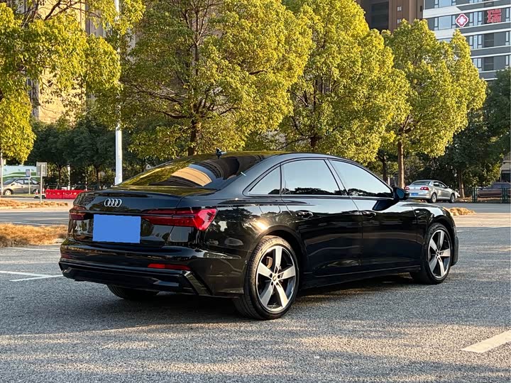Фото 5 - Audi A6L