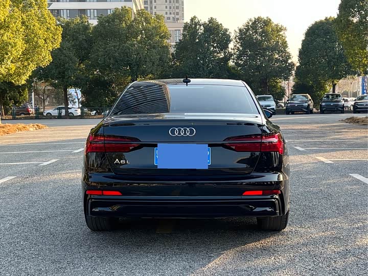 Фото 6 - Audi A6L