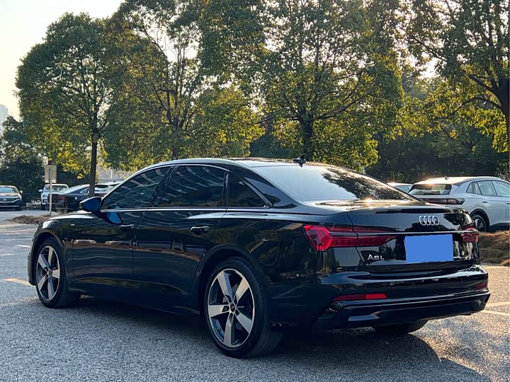 Фото 7 - Audi A6L