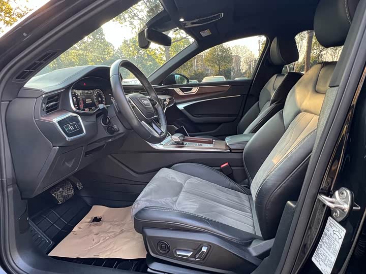 Фото 8 - Audi A6L