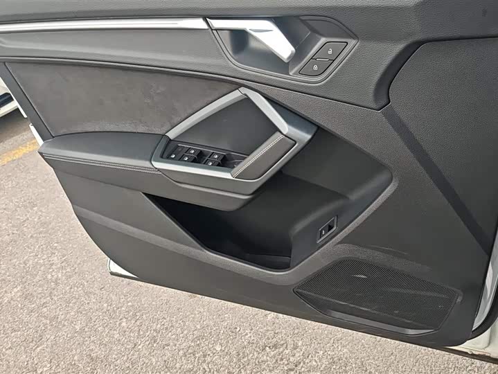 Фото 7 - Audi Q3