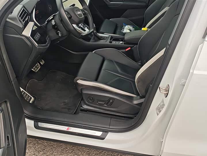 Фото 9 - Audi Q3