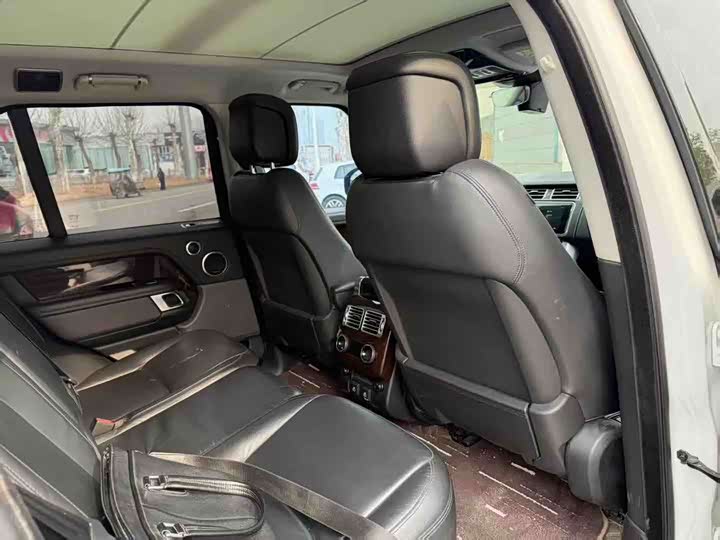 Photo 6 - Land Rover Range Rover