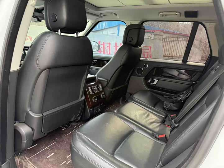 Photo 7 - Land Rover Range Rover