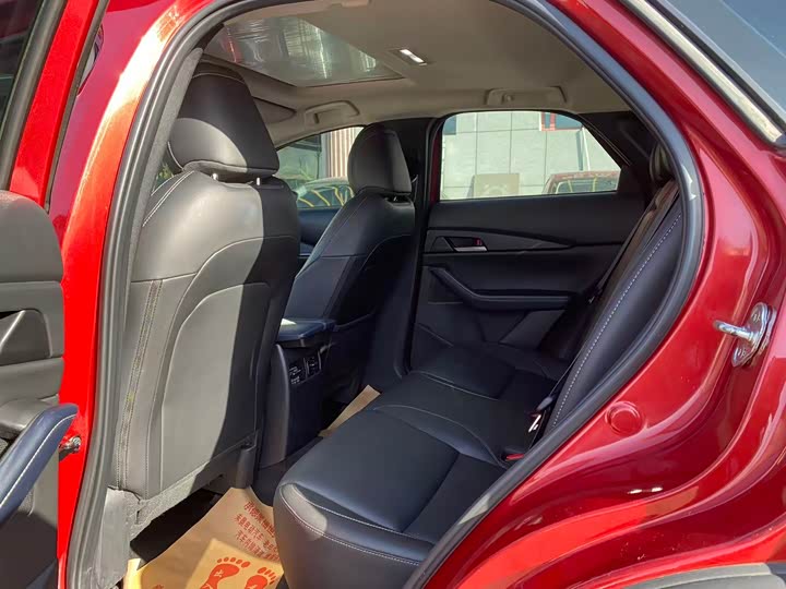 Фото 8 - Mazda CX-30