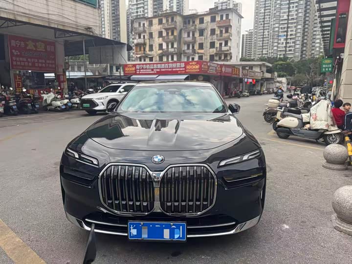 Фото 2 - BMW 7 Series