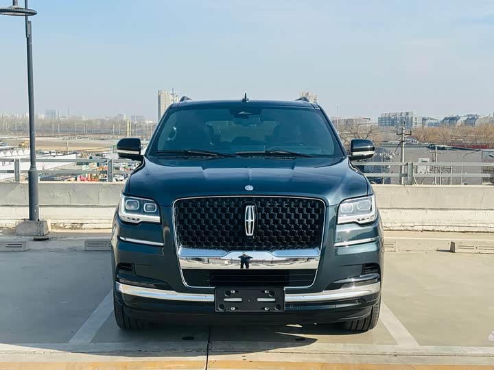 Фото 2 - Lincoln Navigator