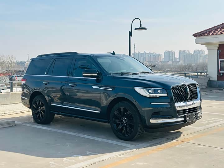 Фото 3 - Lincoln Navigator