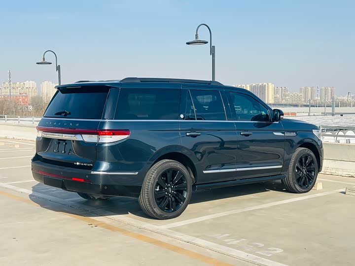 Фото 4 - Lincoln Navigator