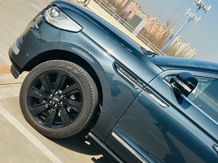 Фото 8 - Lincoln Navigator