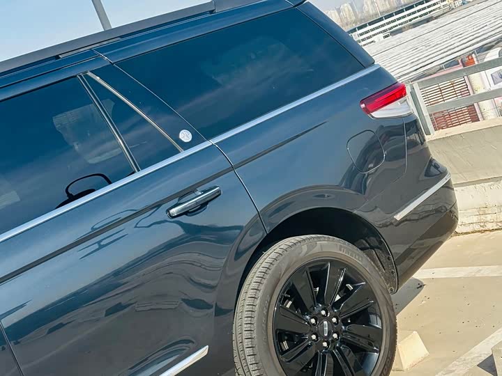 Фото 9 - Lincoln Navigator