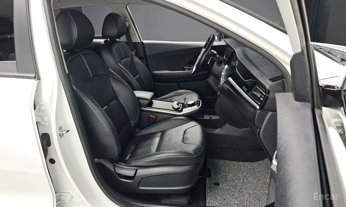 Фото 18 - Kia Niro