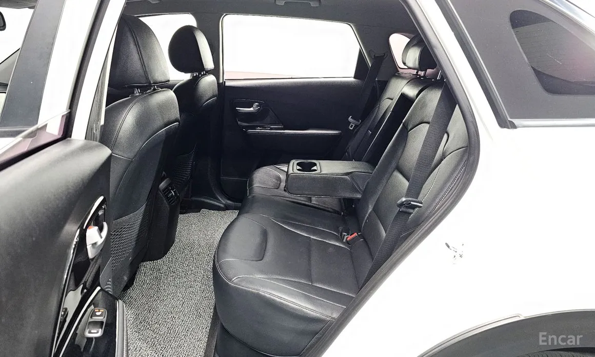 Фото 19 - Kia Niro