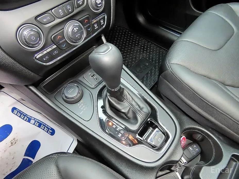 Фото 10 - Jeep Cherokee