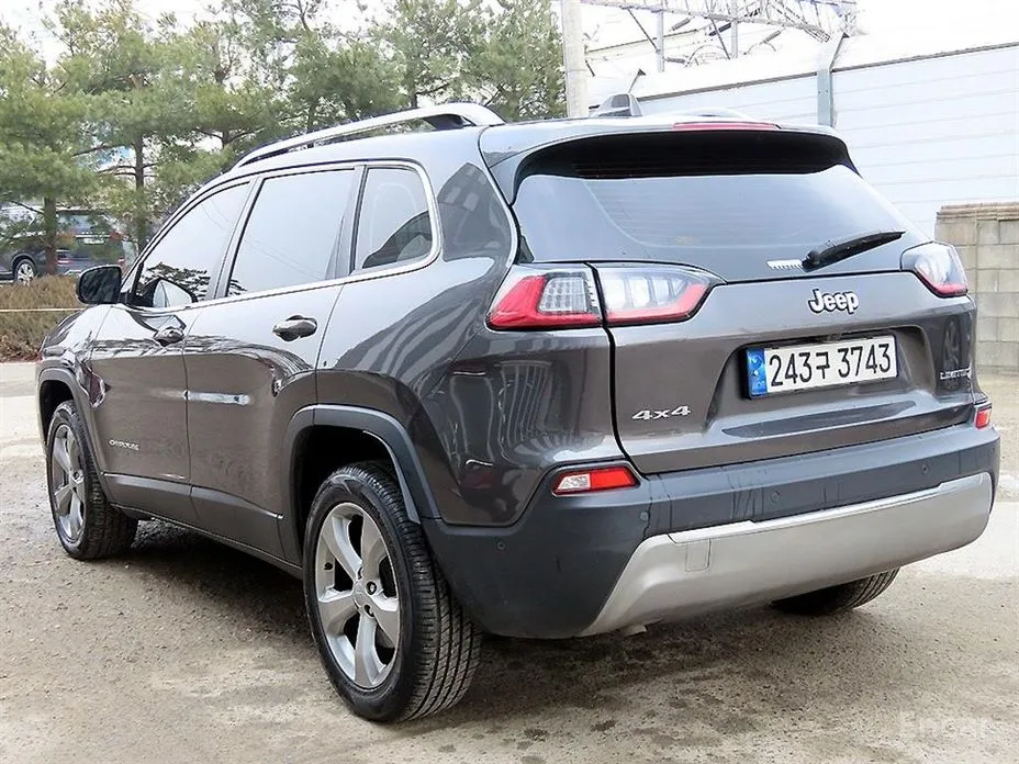 Фото 3 - Jeep Cherokee