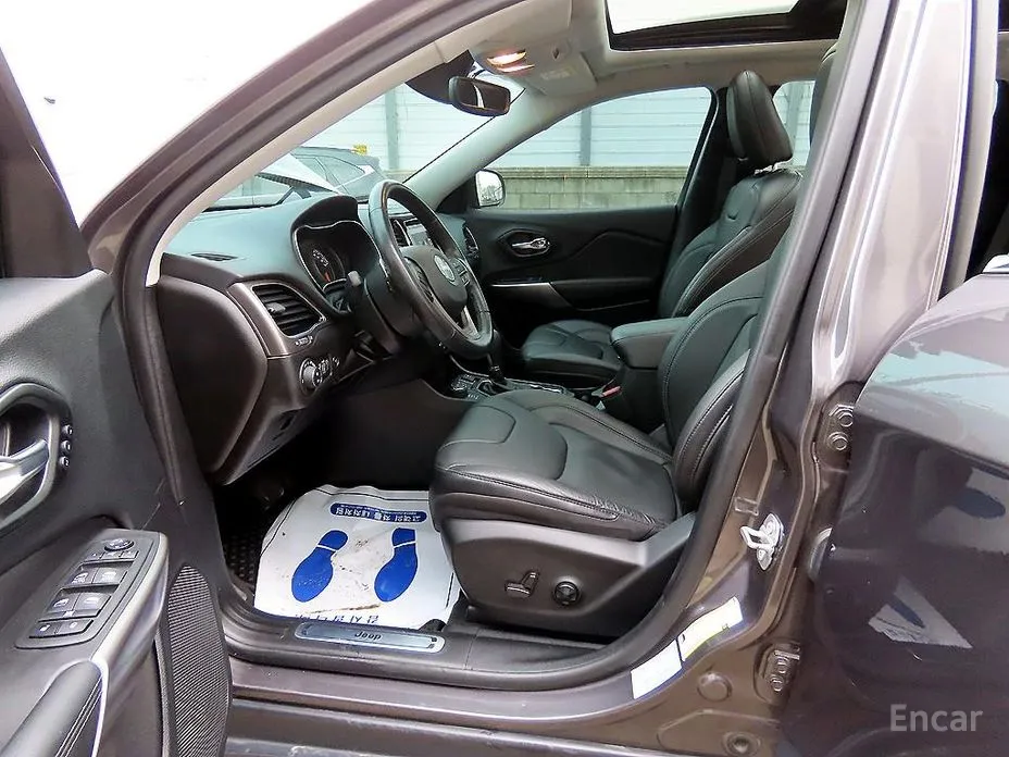 Фото 5 - Jeep Cherokee