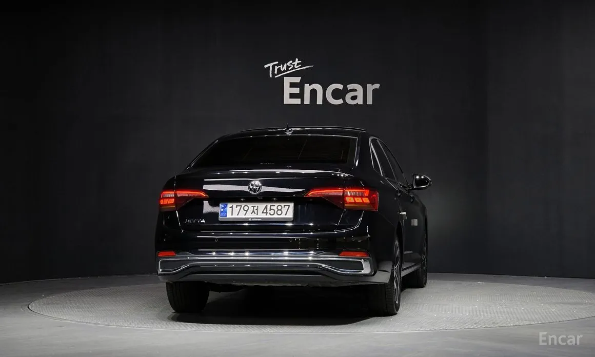 Photo 4 - Volkswagen Jetta