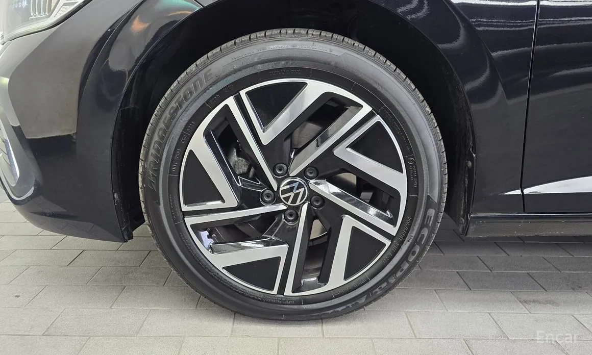 Photo 5 - Volkswagen Jetta