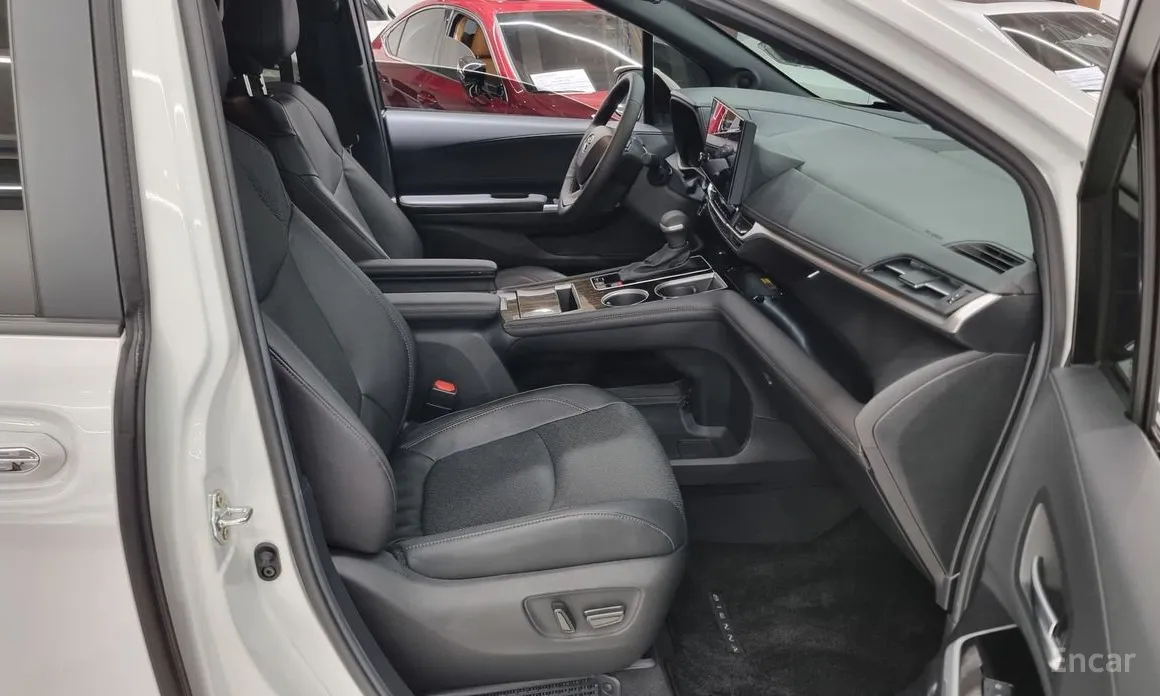 Фото 10 - Toyota Sienna