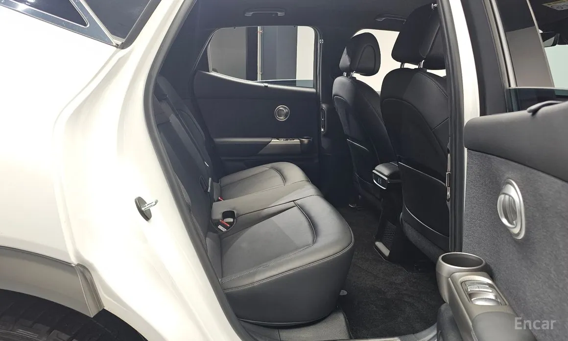 Фото 12 - Genesis GV60