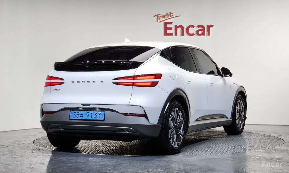 Фото 2 - Genesis GV60