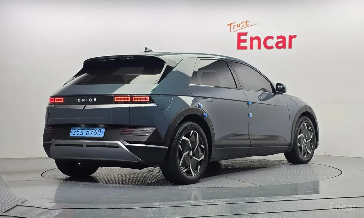 Photo 2 - Hyundai Ioniq 5