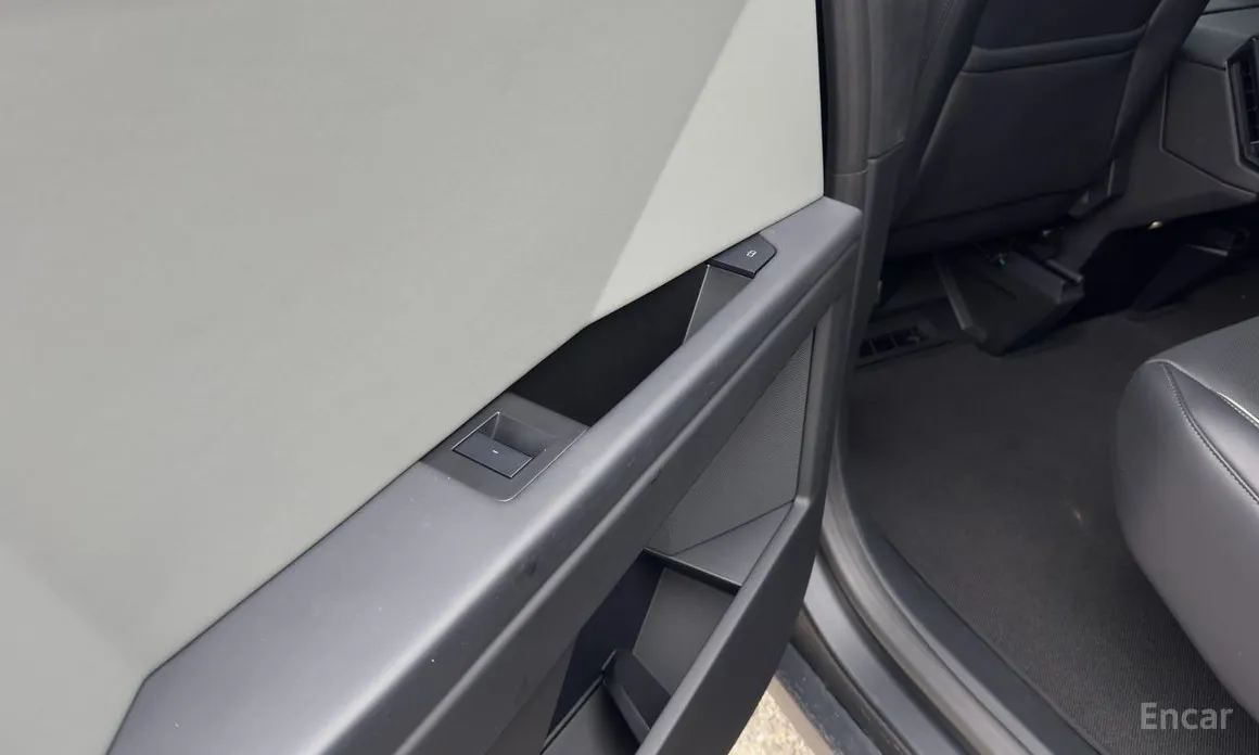 Фото 14 - Tesla Cybertruck