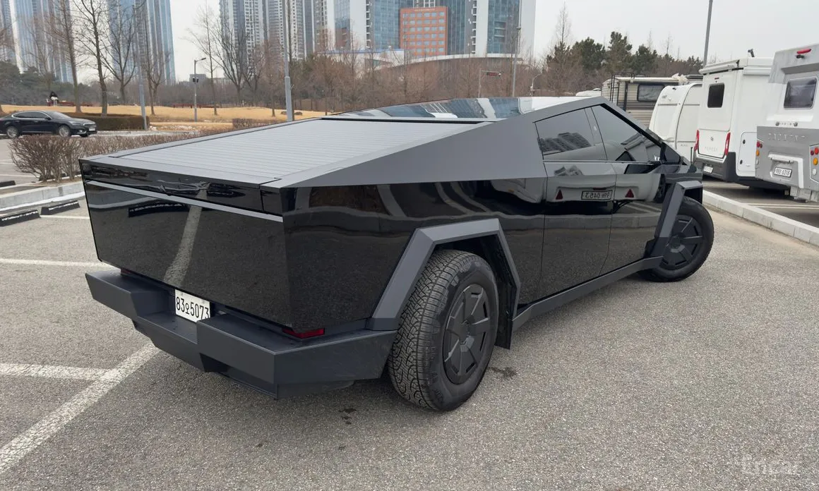 Фото 2 - Tesla Cybertruck
