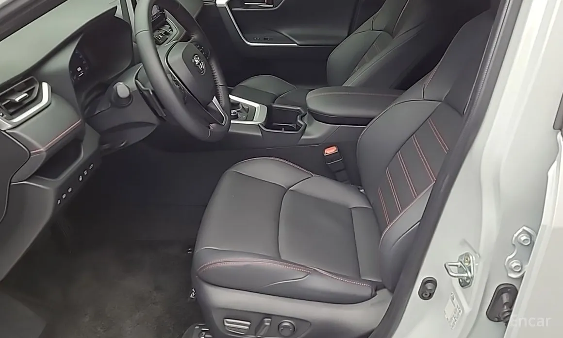 Фото 10 - Toyota RAV4