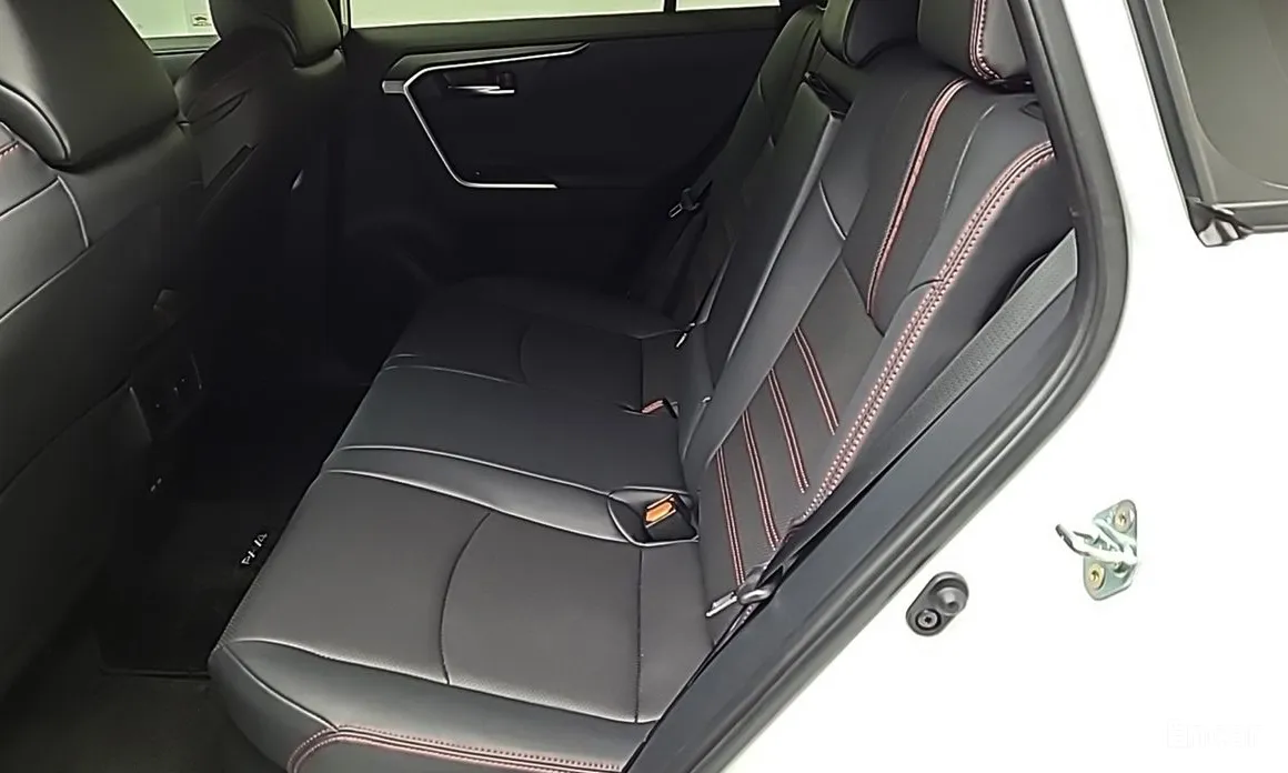 Фото 11 - Toyota RAV4