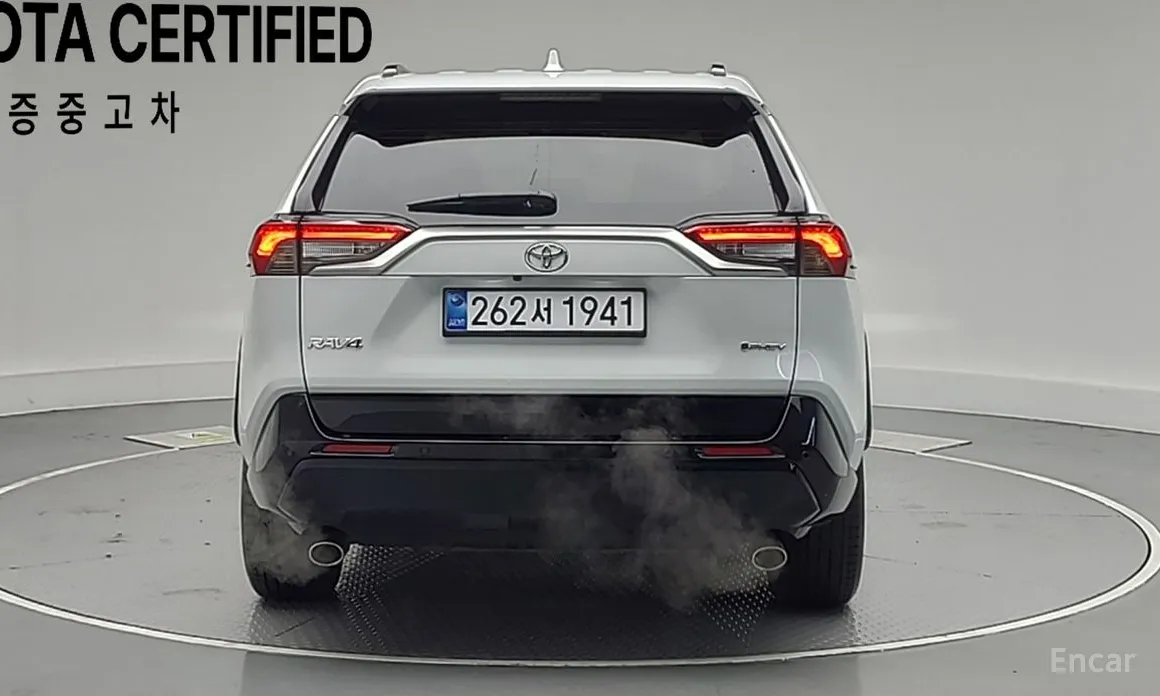 Фото 4 - Toyota RAV4