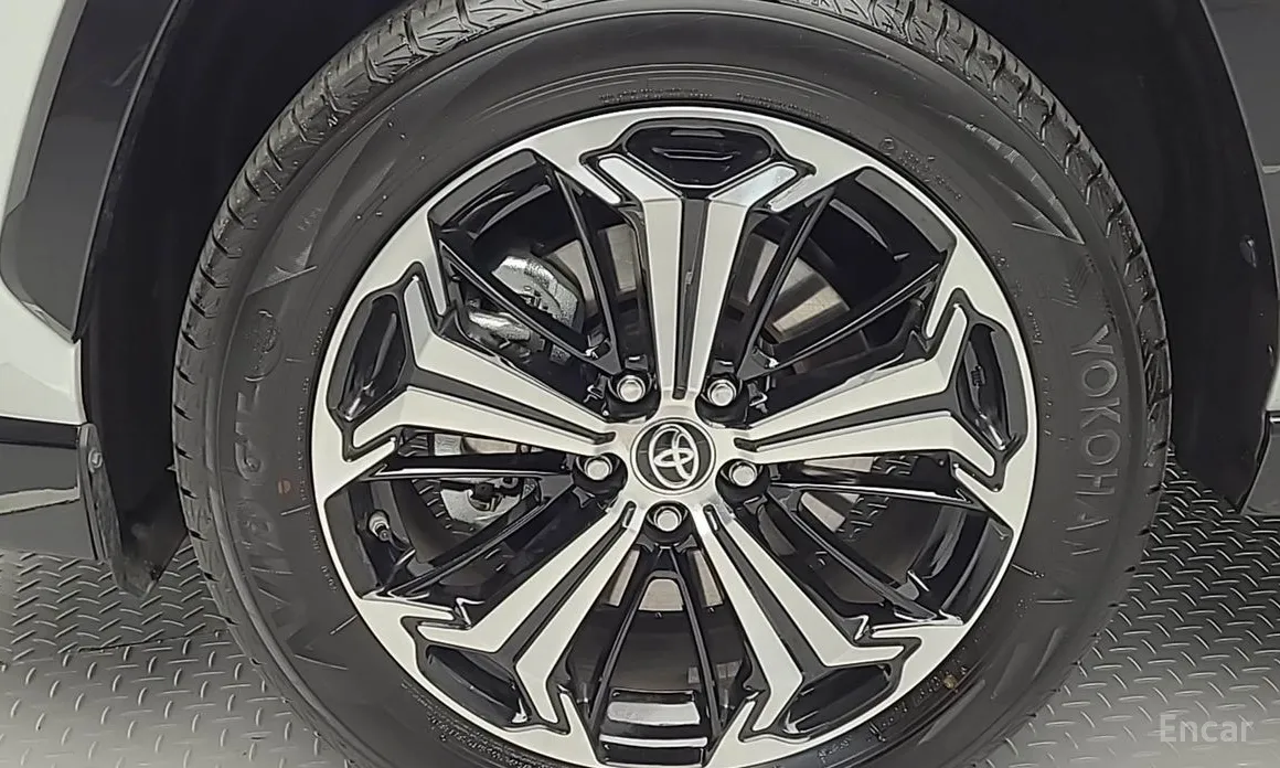 Фото 5 - Toyota RAV4