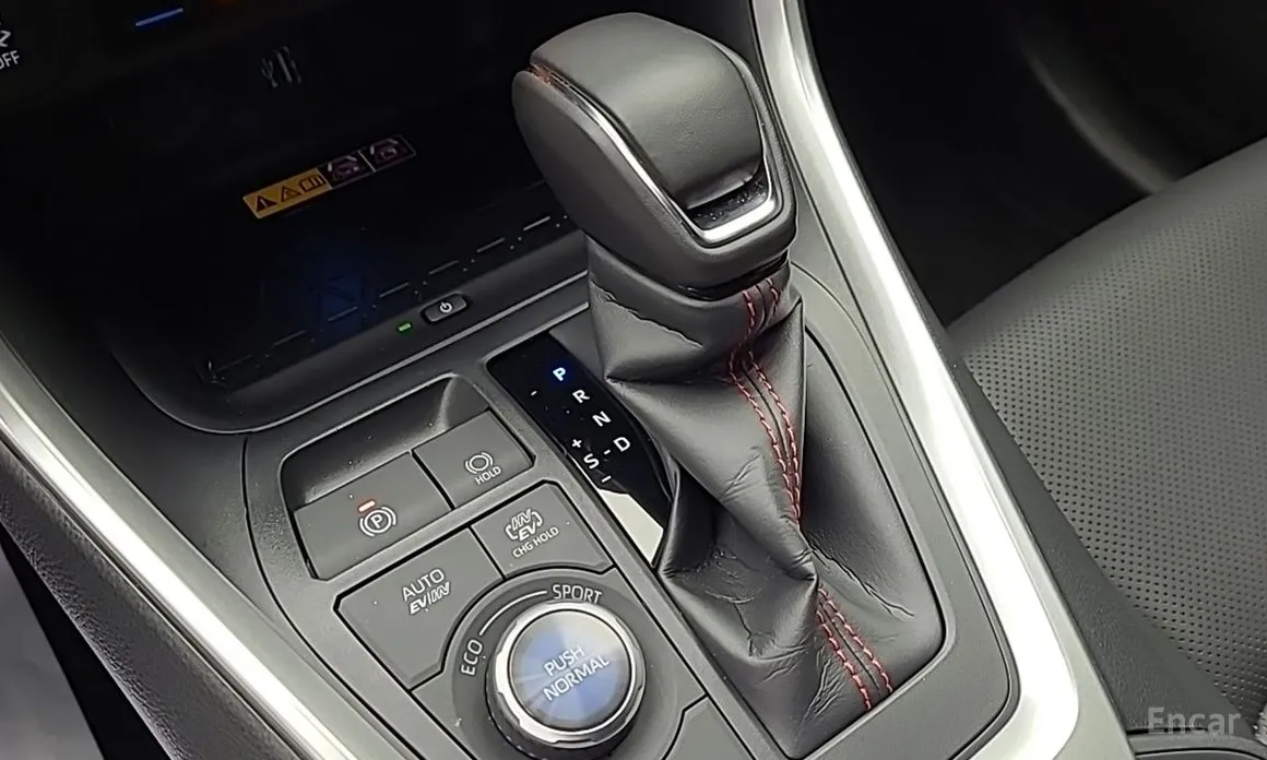 Фото 8 - Toyota RAV4