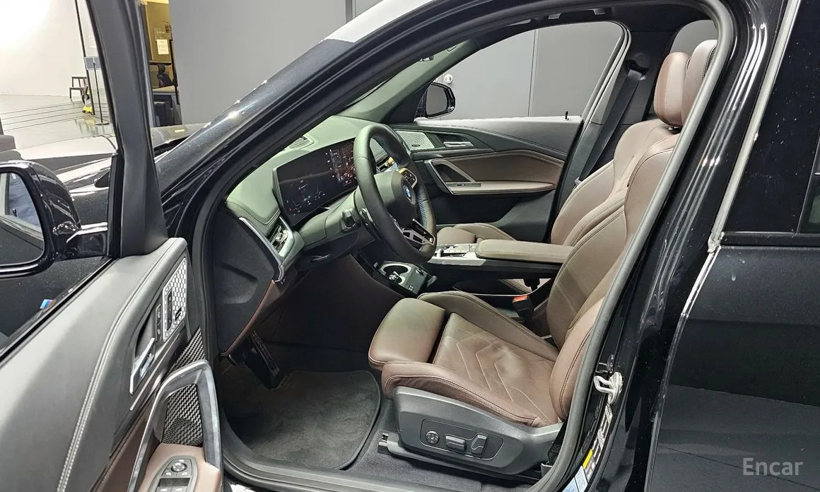 Фото 10 - BMW iX1