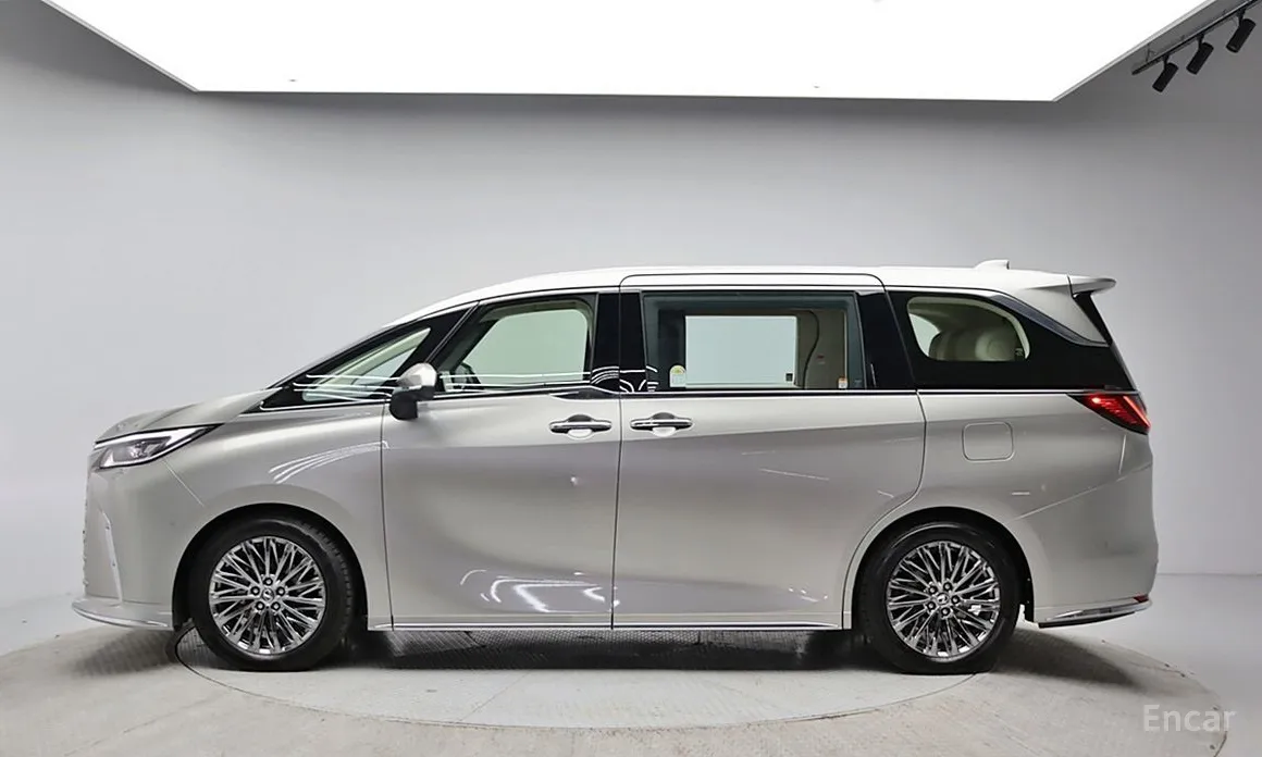 Фото 3 - Lexus LM