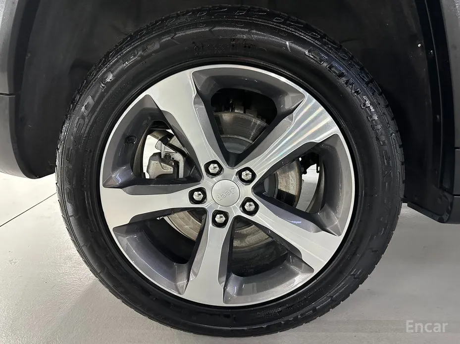 Фото 20 - Jeep Cherokee