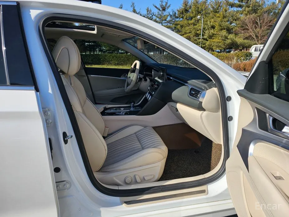 Фото 13 - Genesis G70