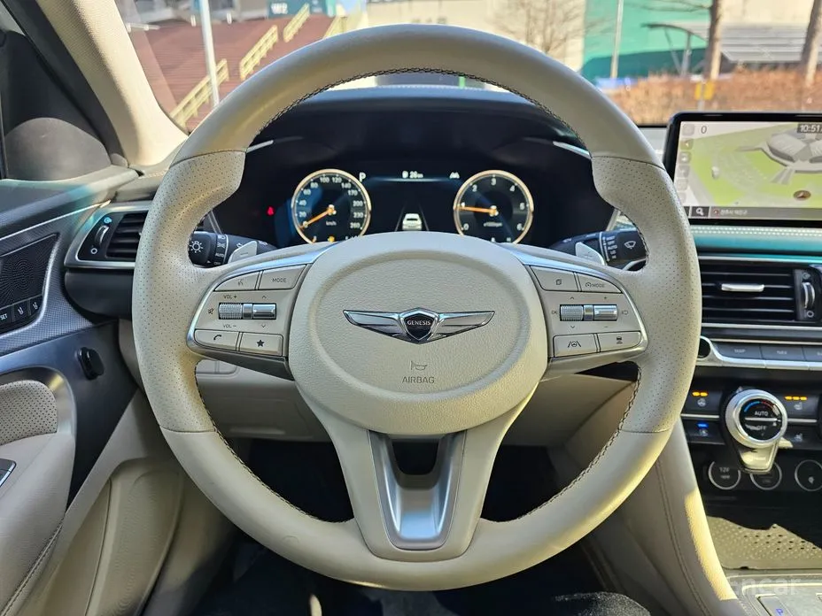 Фото 9 - Genesis G70