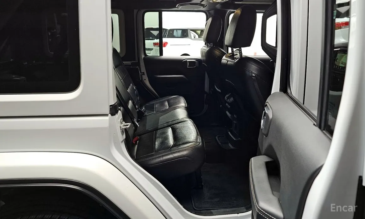 Фото 12 - Jeep Wrangler