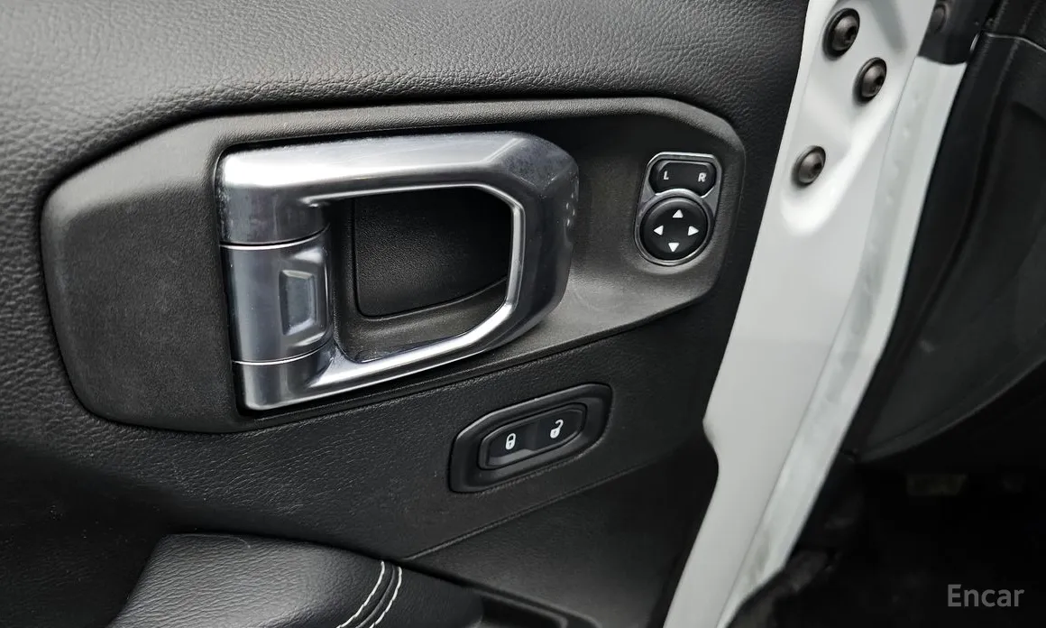 Фото 19 - Jeep Wrangler