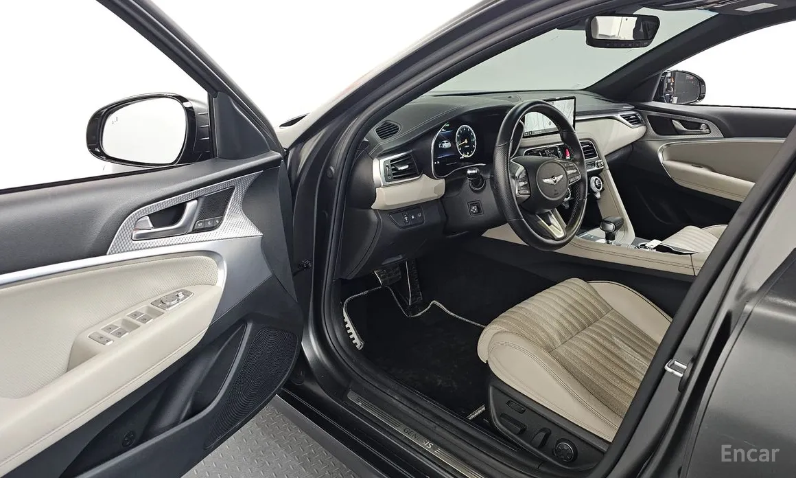 Фото 10 - Genesis G70