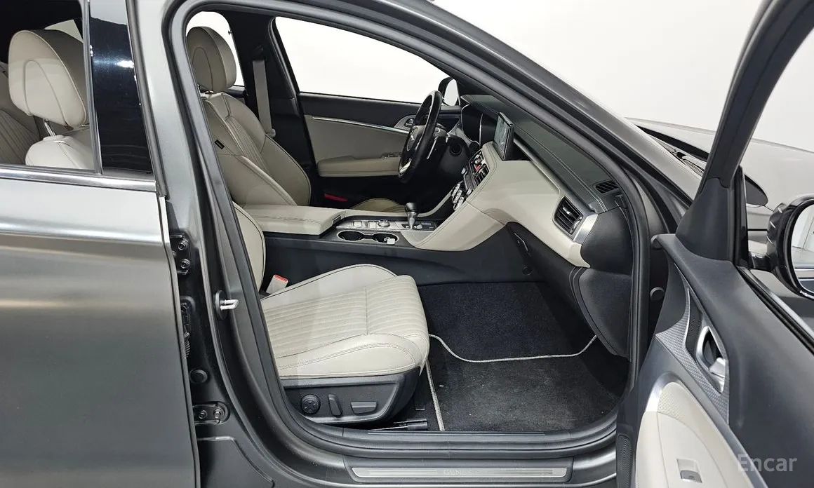 Фото 11 - Genesis G70