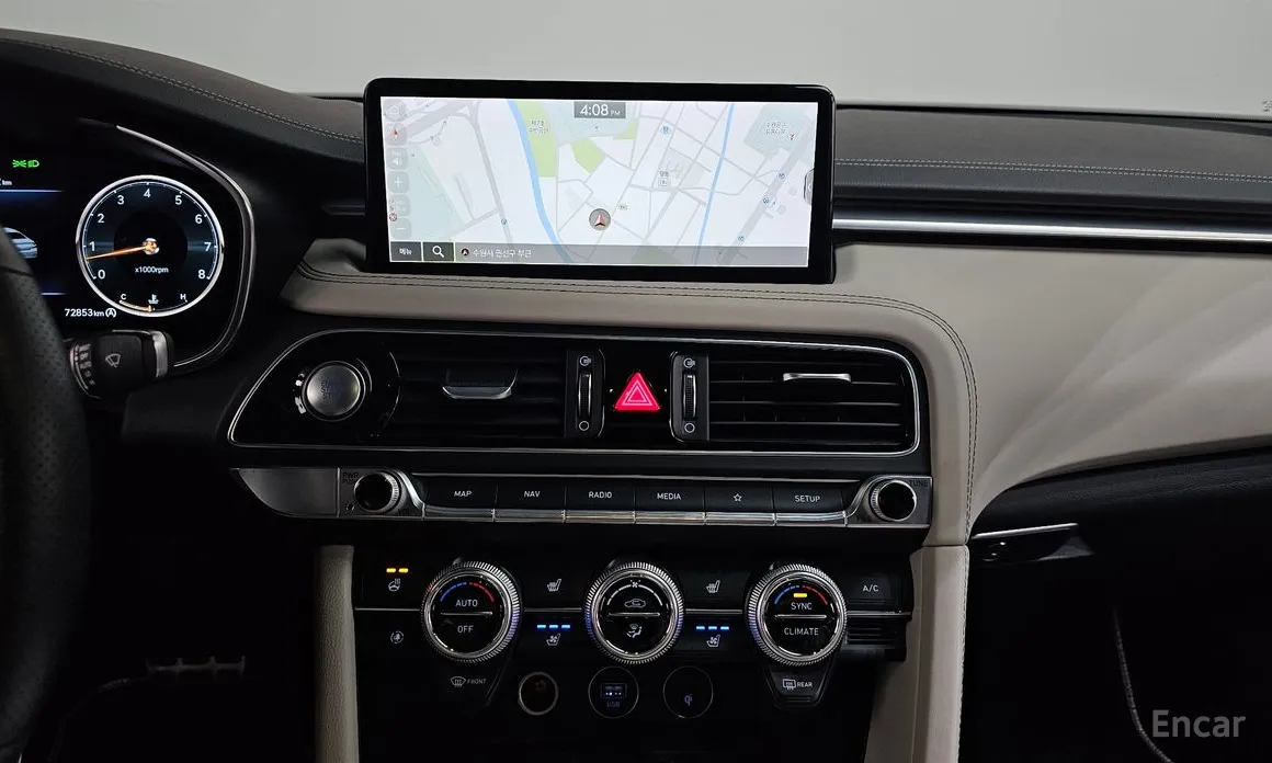 Фото 14 - Genesis G70