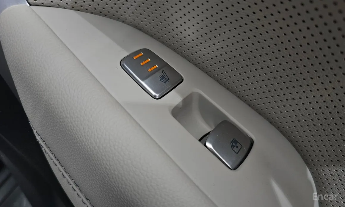 Фото 18 - Genesis G70