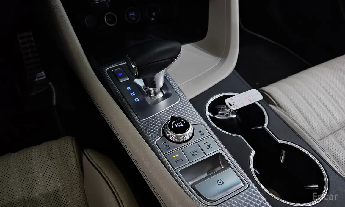 Фото 9 - Genesis G70